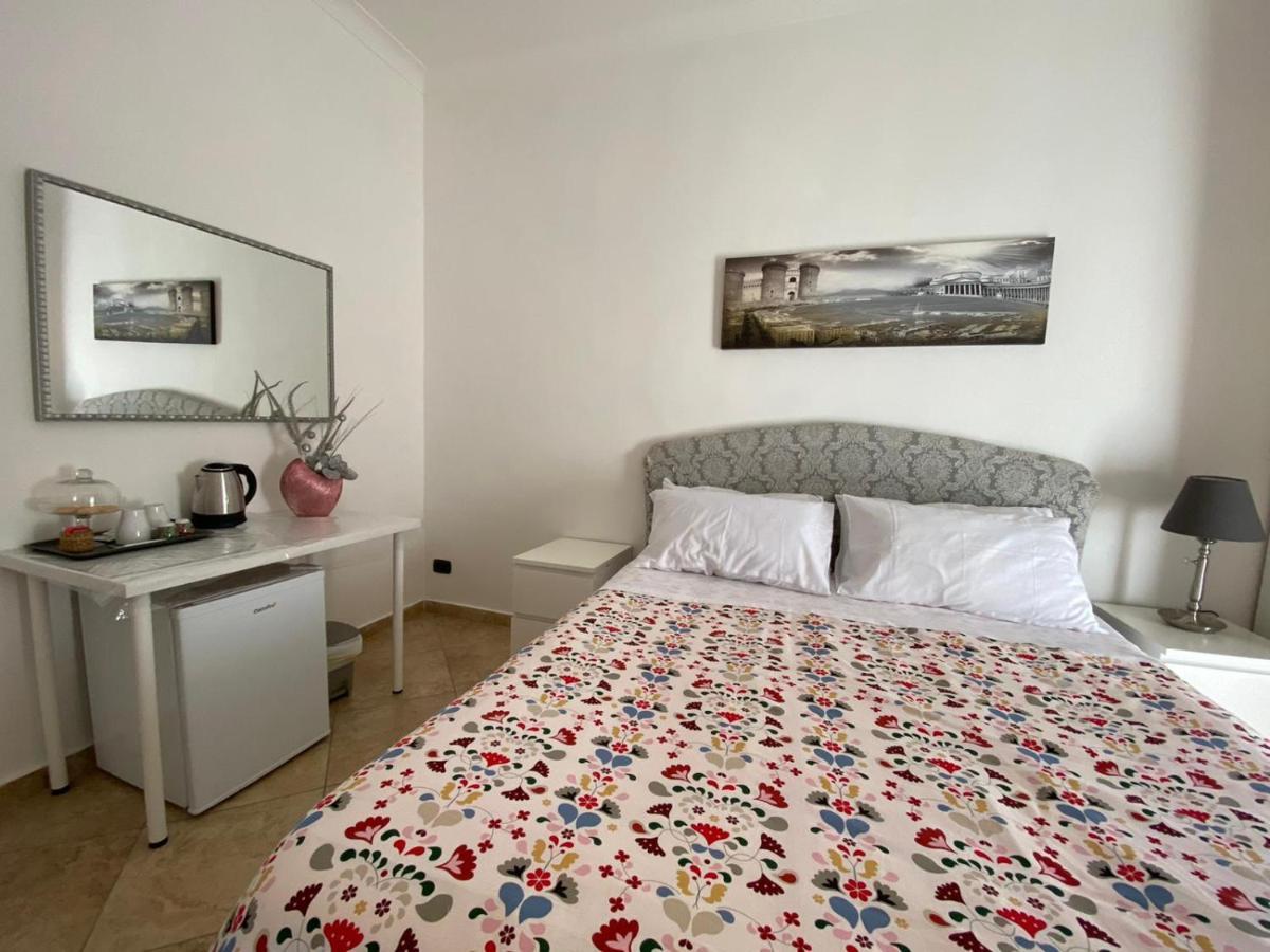 Hotel Falu Napoli Centro Camera Con Cucina E Bagno Privato Exterior foto